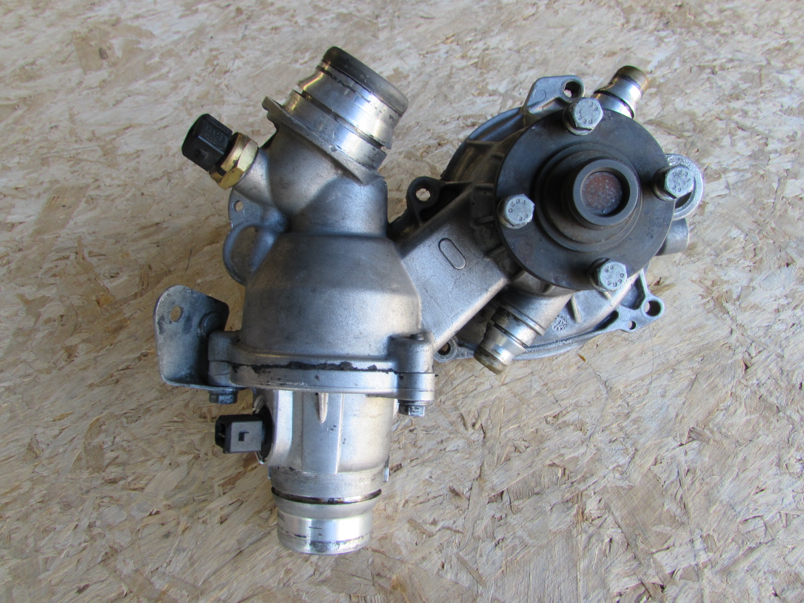 BMW Water Pump 11517524551 E60 545i E63 E64 645Ci E65 E66 745i E53 X5